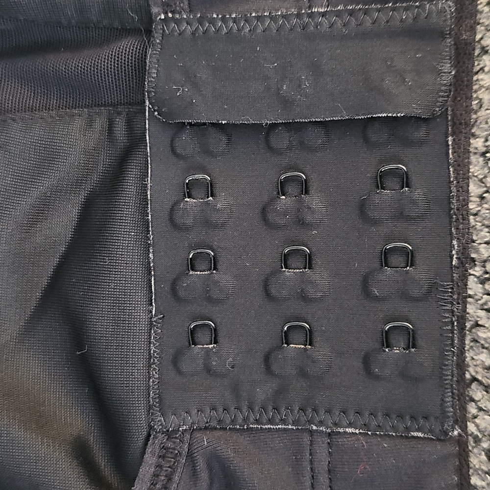 Lululemon workout Bra - Picture 6 of 8